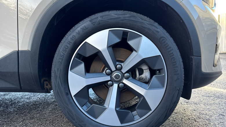 Volvo XC40 2.0 B3P Plus Dark 5dr Auto Petrol Estate